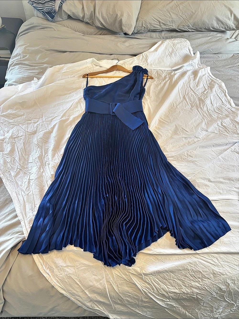 BCBGMAXAZRIA Pleated Midi Dress in cobalt Blue Size 4 NWT